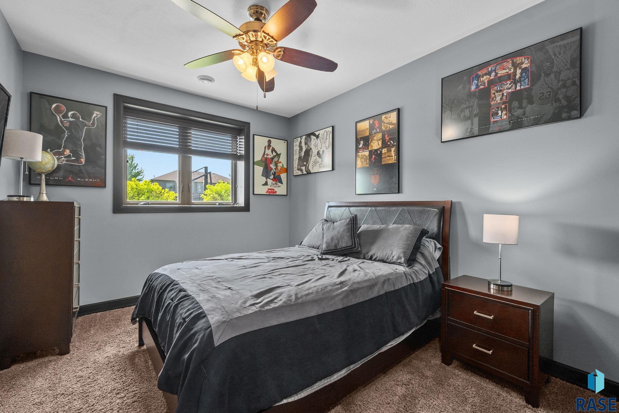 Sioux Falls, South Dakota 57106, United States, 7 Bedrooms Bedrooms, ,4 BathroomsBathrooms,Residential,Active,253619