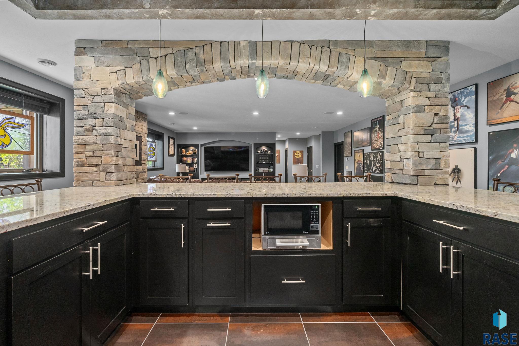 Sioux Falls, South Dakota 57106, United States, 7 Bedrooms Bedrooms, ,4 BathroomsBathrooms,Residential,Active,253619