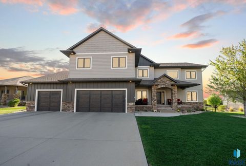 Photo of 1301 Hyannis Port Ln, Sioux Falls, SD 57106 (MLS # 22509042)