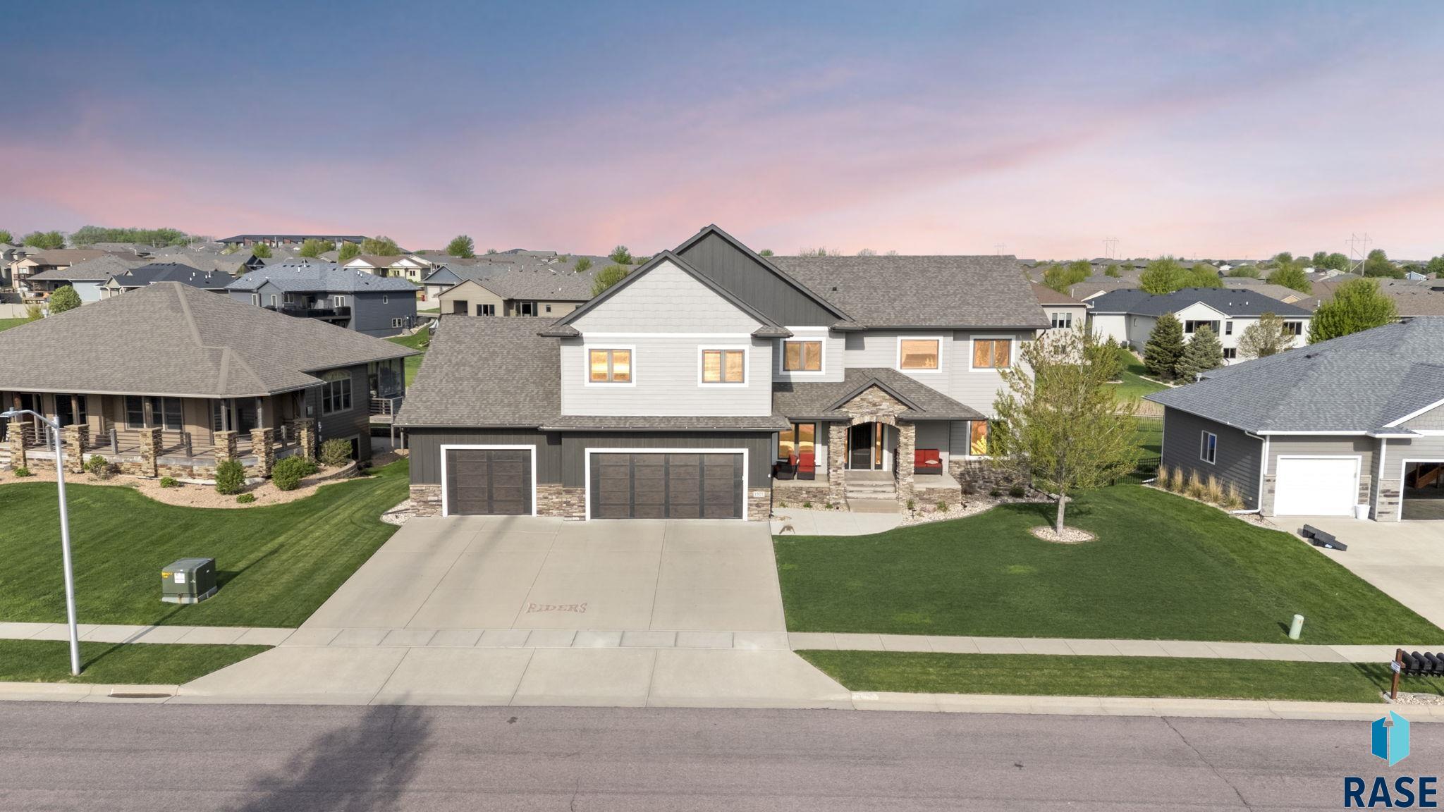 Sioux Falls, South Dakota 57106, United States, 7 Bedrooms Bedrooms, ,4 BathroomsBathrooms,Residential,Active,253619