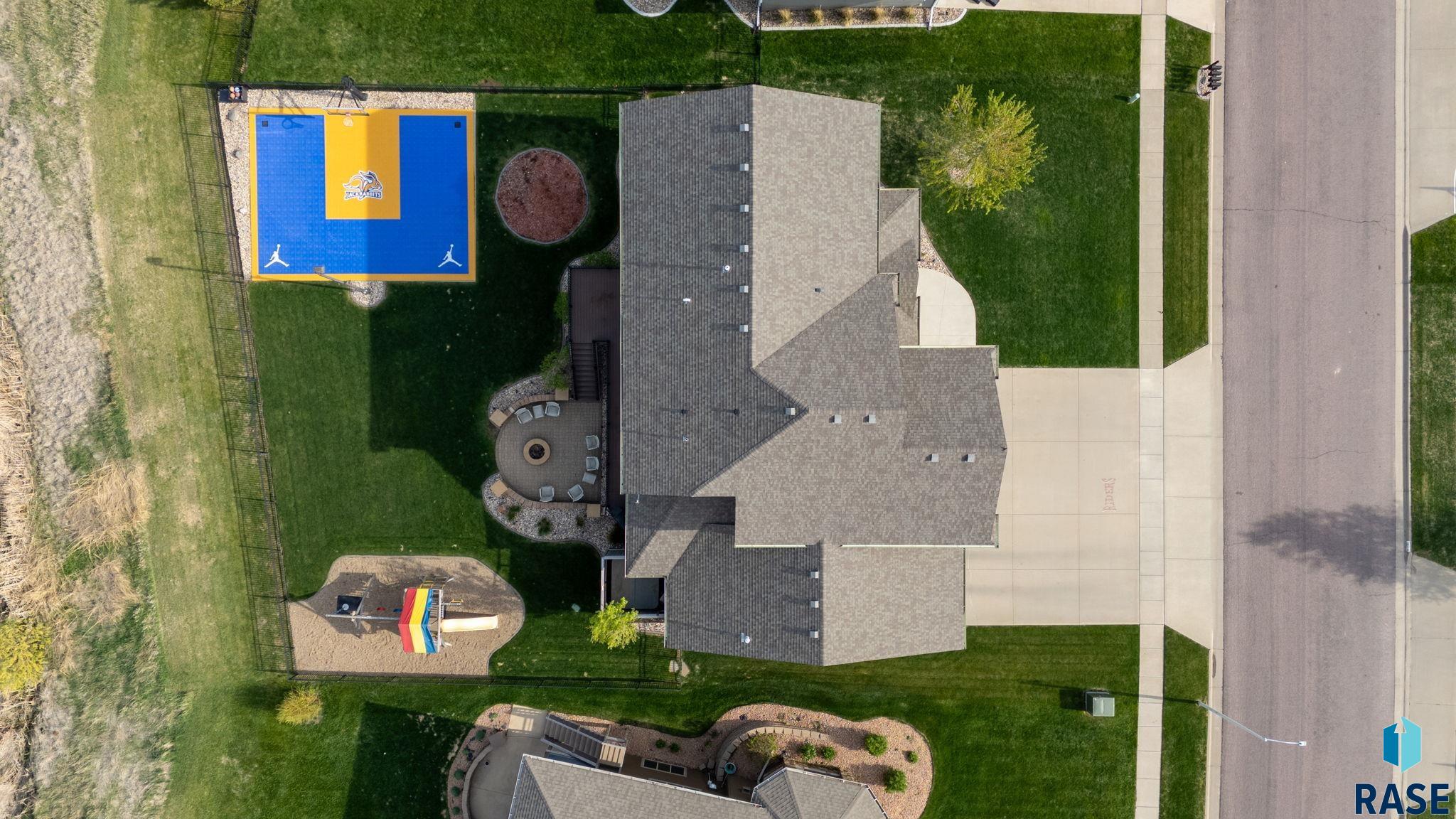 Sioux Falls, South Dakota 57106, United States, 7 Bedrooms Bedrooms, ,4 BathroomsBathrooms,Residential,Active,253619