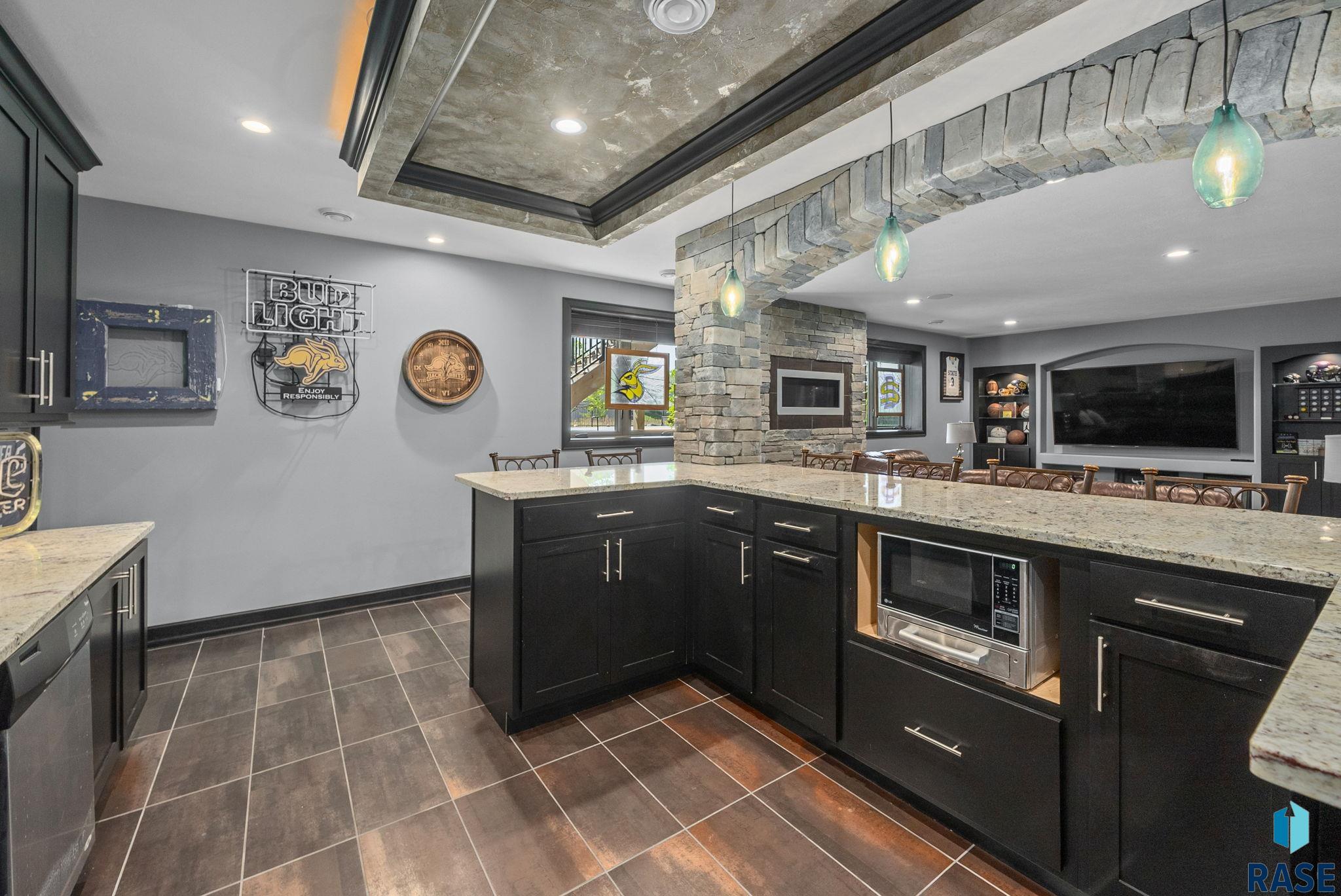 Sioux Falls, South Dakota 57106, United States, 7 Bedrooms Bedrooms, ,4 BathroomsBathrooms,Residential,Active,253619