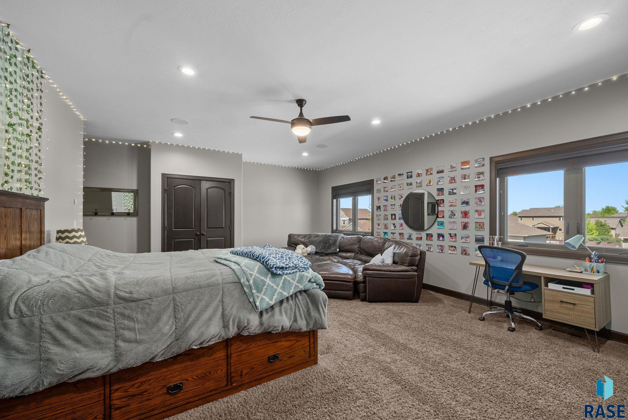 Sioux Falls, South Dakota 57106, United States, 7 Bedrooms Bedrooms, ,4 BathroomsBathrooms,Residential,Active,253619