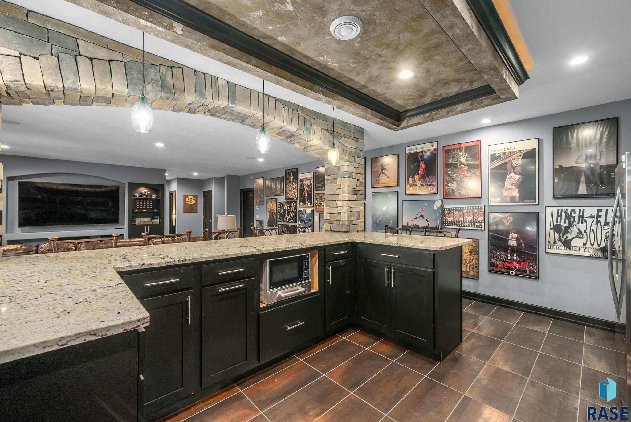 Sioux Falls, South Dakota 57106, United States, 7 Bedrooms Bedrooms, ,4 BathroomsBathrooms,Residential,Active,253619