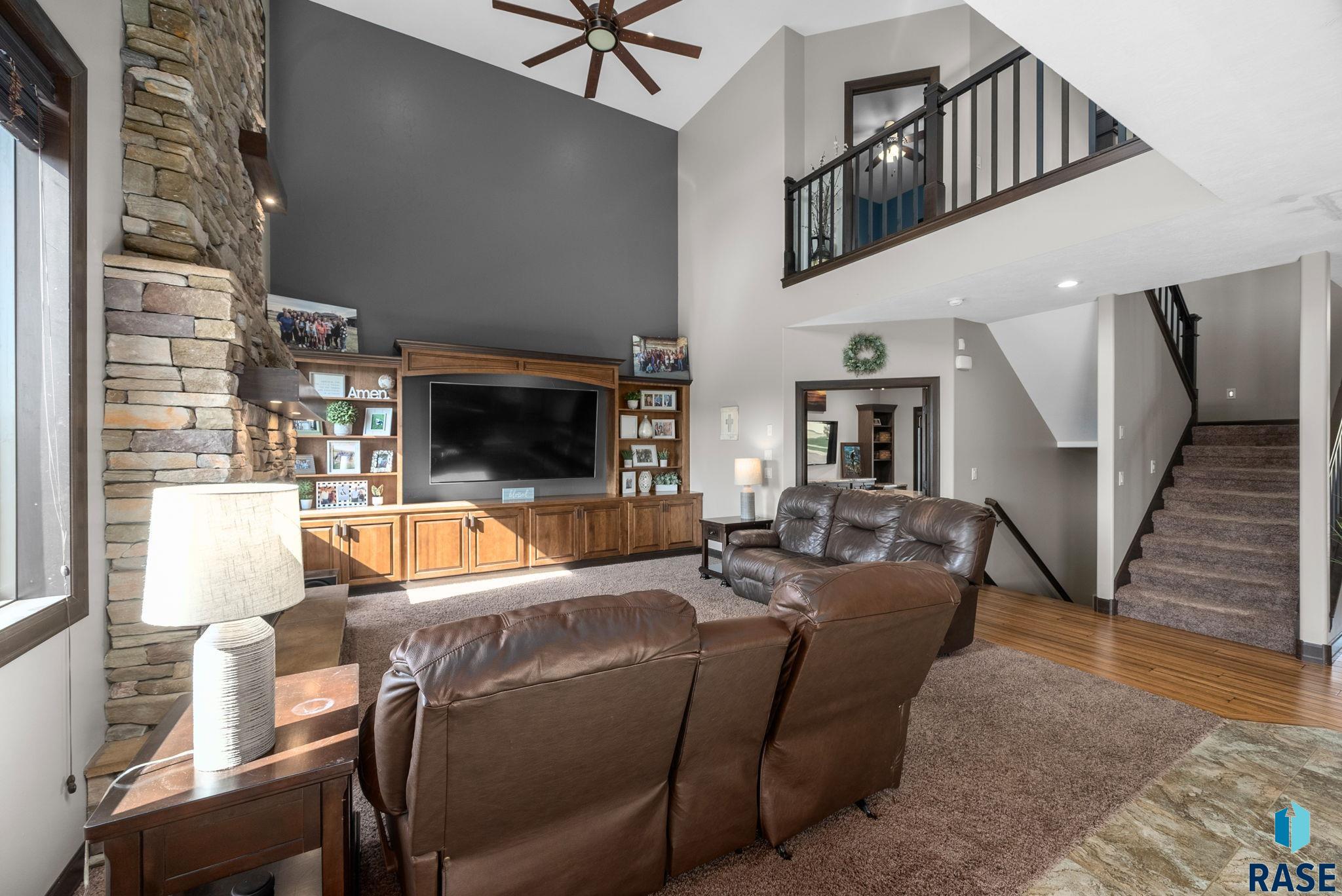 Sioux Falls, South Dakota 57106, United States, 7 Bedrooms Bedrooms, ,4 BathroomsBathrooms,Residential,Active,253619