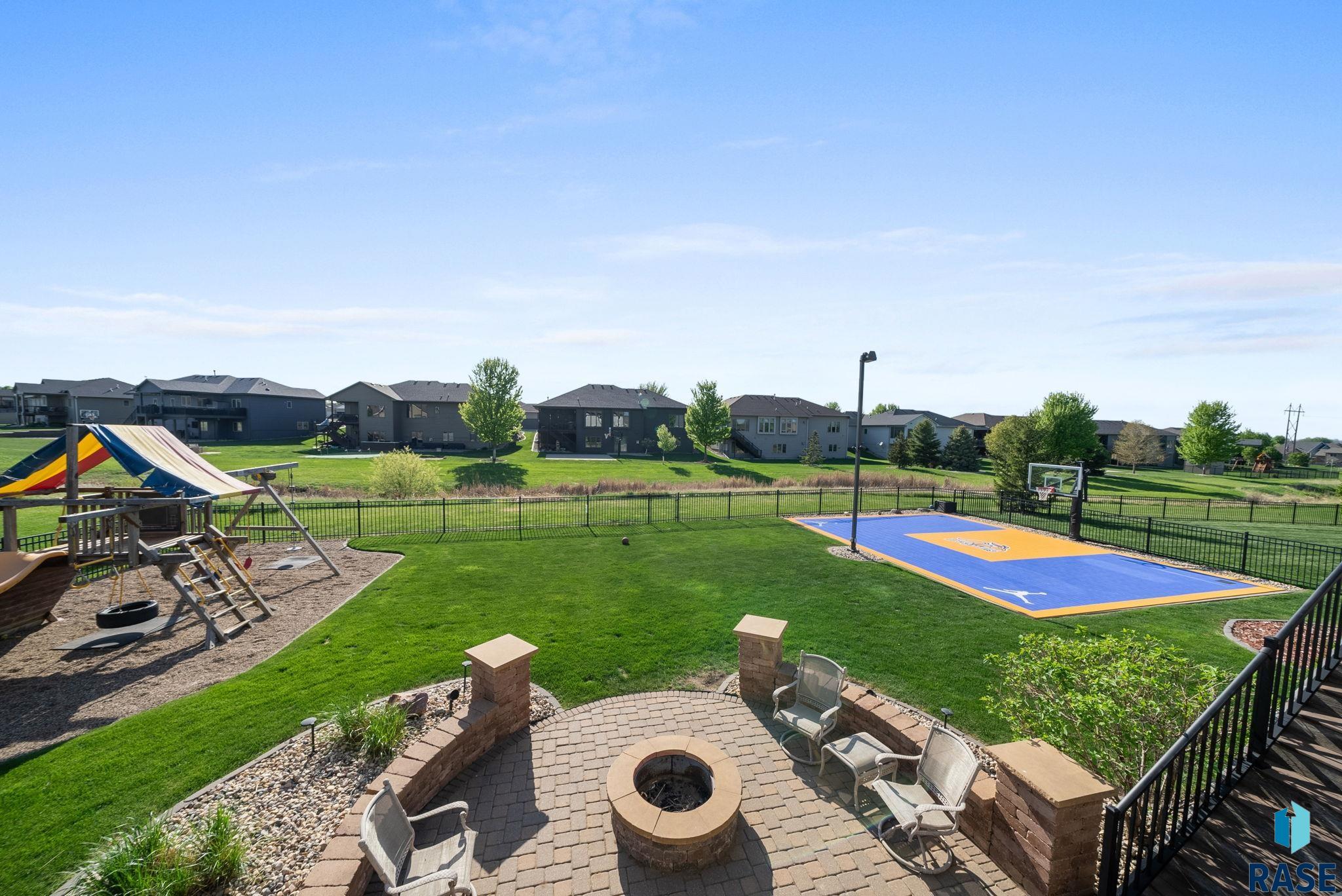 Sioux Falls, South Dakota 57106, United States, 7 Bedrooms Bedrooms, ,4 BathroomsBathrooms,Residential,Active,253619