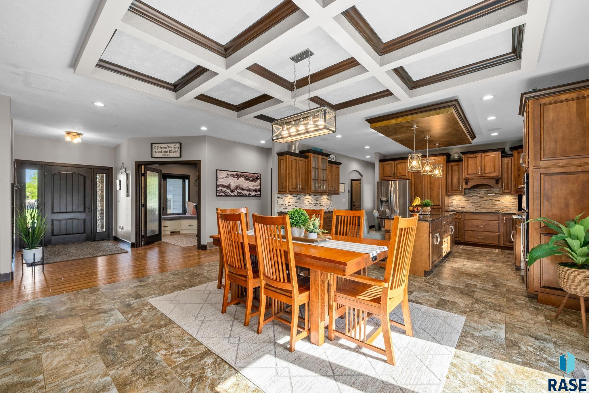 Sioux Falls, South Dakota 57106, United States, 7 Bedrooms Bedrooms, ,4 BathroomsBathrooms,Residential,Active,253619