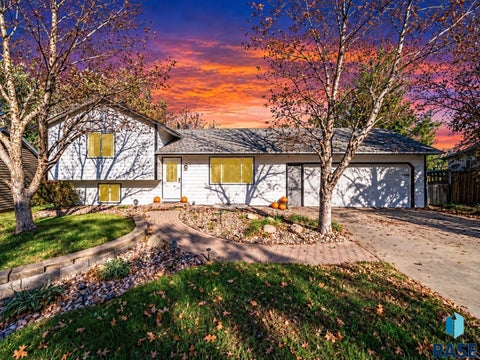 Photo of 702 N Montgomery Ct, Sioux Falls, SD 57103 (MLS # 22608098)