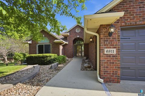 Photo of 6811 E Split Rock Cir, Sioux Falls, SD 57110 (MLS # 22603664)