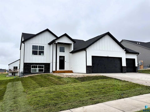 Photo of 2205 E Alexa St, Brandon, SD 57005 (MLS # 22607476)