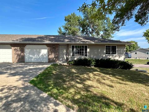 Photo of 2001 S Cleveland Ave, Sioux Falls, SD 57103 (MLS # 22603212)