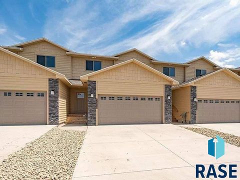 Photo of 4233 Knob Hill Ct, Sioux Falls, SD 57107 (MLS # 22602731)
