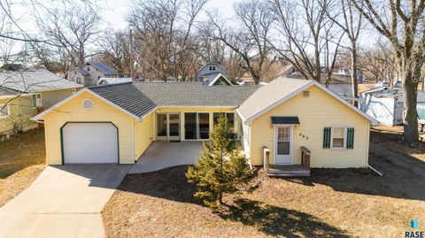 Homes For Sale - 403 S Juniper Avenue<br/> Marion, SD 57043