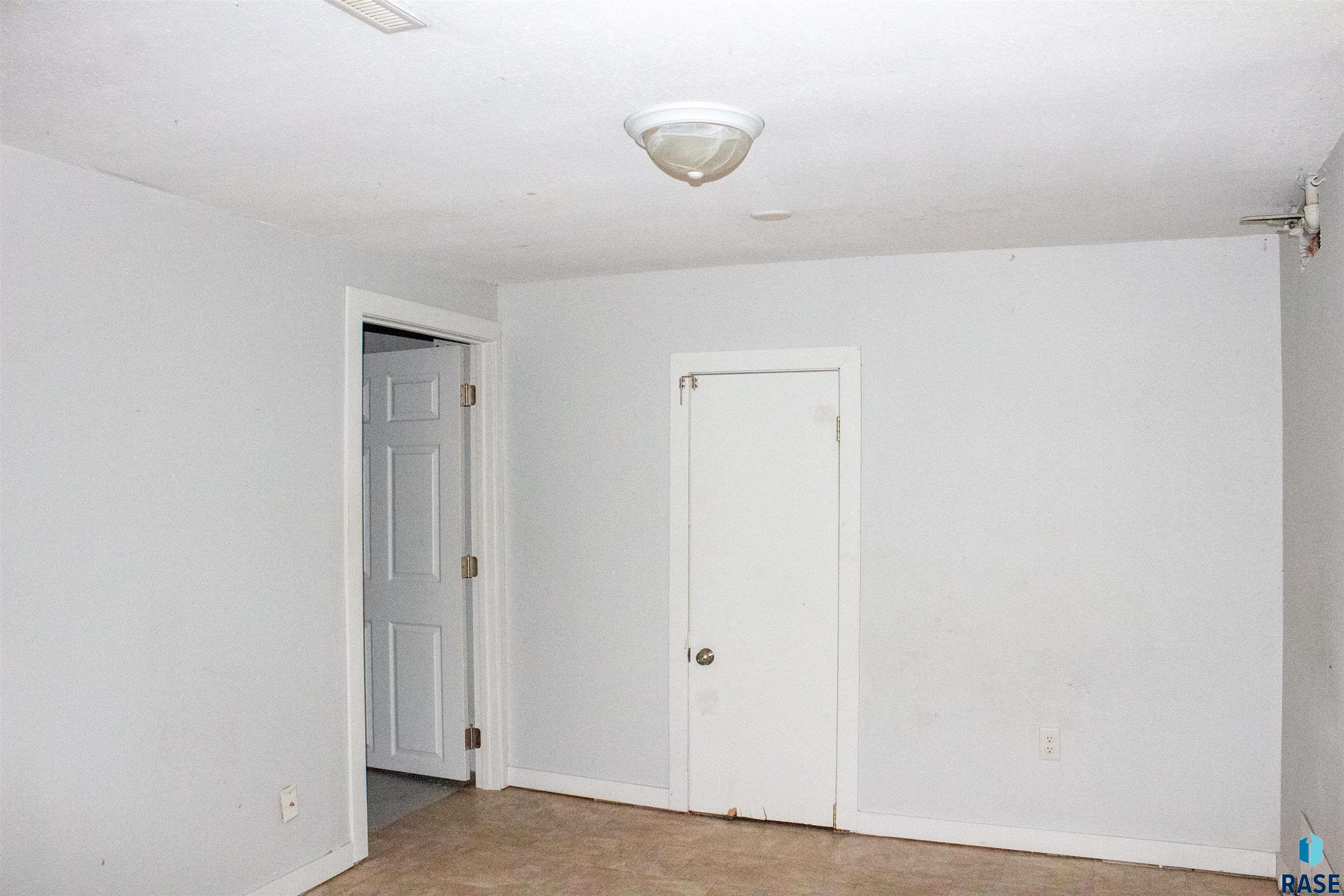 Sioux Falls, South Dakota 57104, United States, 2 Bedrooms Bedrooms, ,2 BathroomsBathrooms,Residential,Active,242258