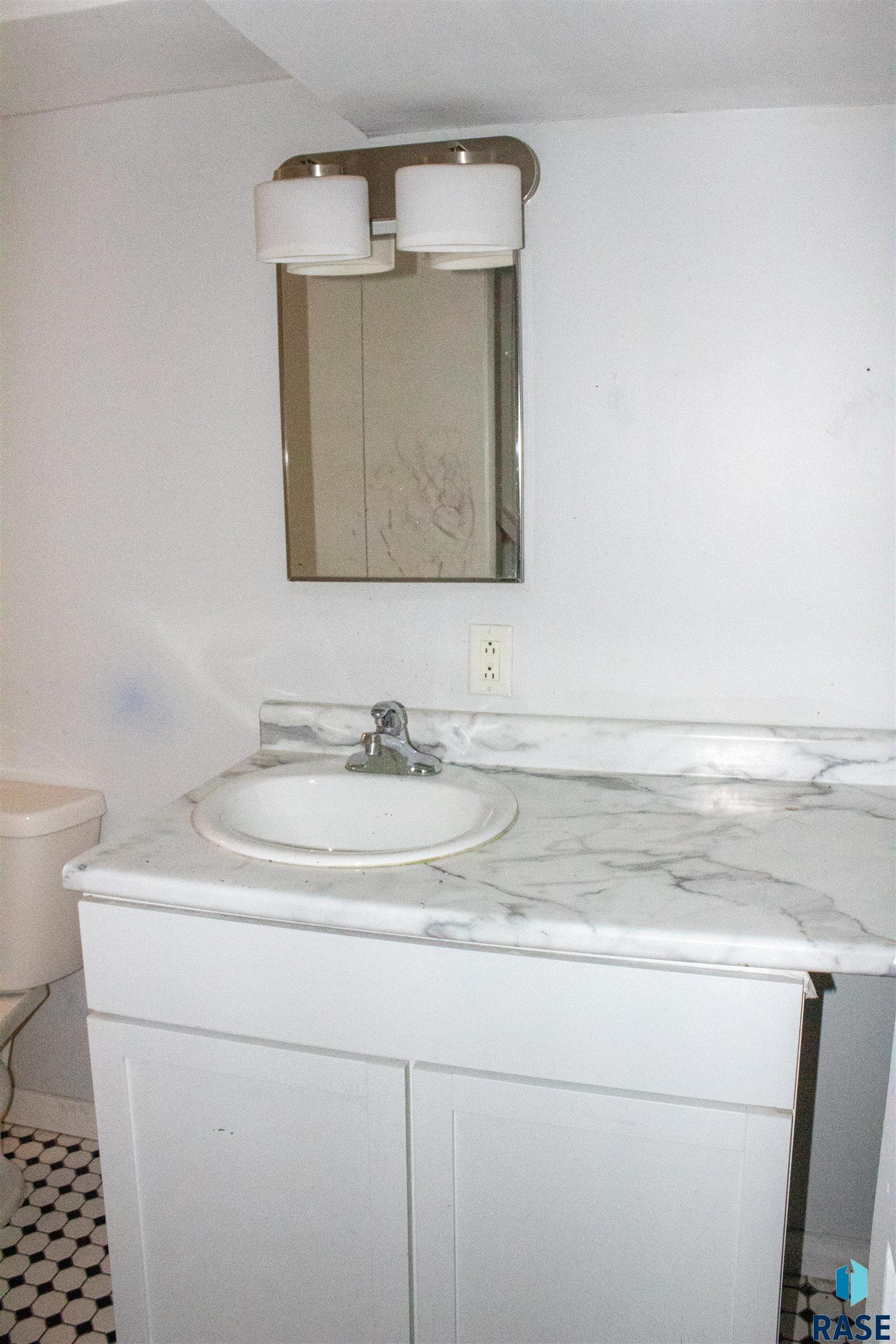 Sioux Falls, South Dakota 57104, United States, 2 Bedrooms Bedrooms, ,2 BathroomsBathrooms,Residential,Active,242258