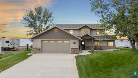 Homes For Sale - 6578 Peninsula Point<br/> Wentworth, SD 57075