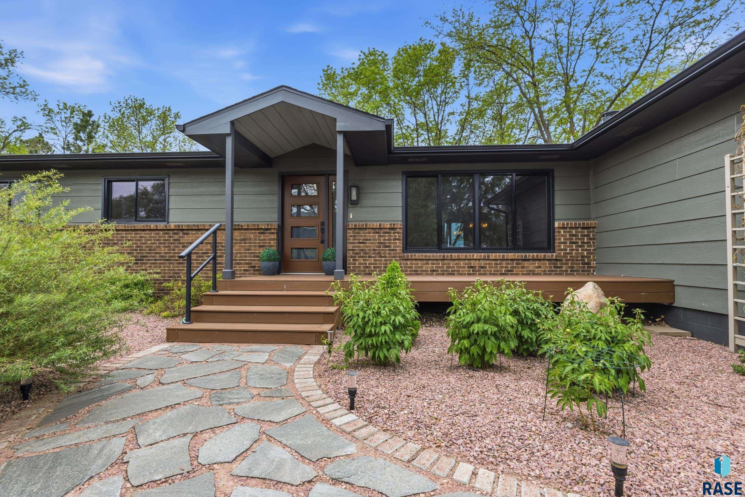 691 W willow St - Photo 3