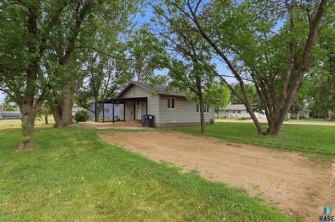 Homes For Sale - 401 W Jefferson Avenue<br/> Salem, SD 57058