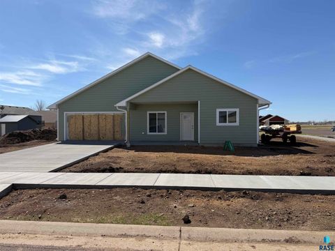 Photo of 629 Foxtail Dr, Parker, SD 57053 (MLS # 22602268)