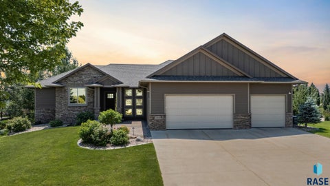 Homes For Sale - 7309 E Donnelly Drive<br/> Minnehaha County, Sioux Falls, SD 57110