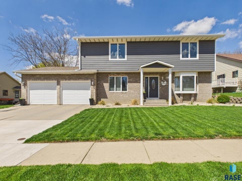 Homes For Sale - 804 E 61st Street<br/> Sioux Falls, SD 57108