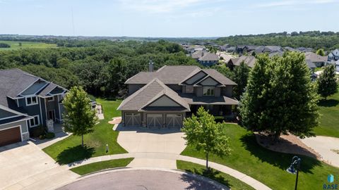 Photo of 9005 E Torrey Pine Cir, Sioux Falls, SD 57110 (MLS # 22601477)