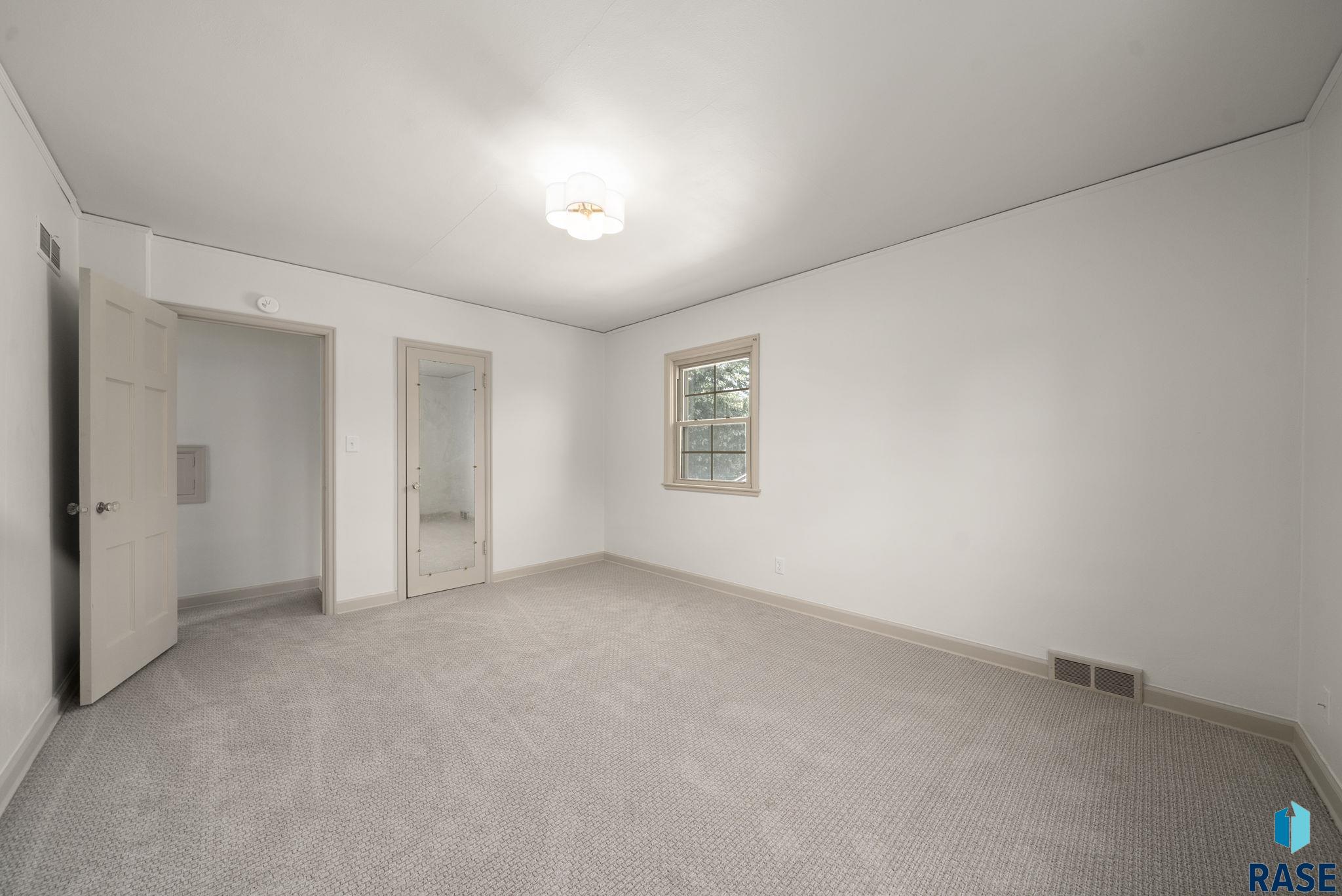 Sioux Falls, South Dakota 57104, United States, 3 Bedrooms Bedrooms, ,2 BathroomsBathrooms,Residential,Active,256505