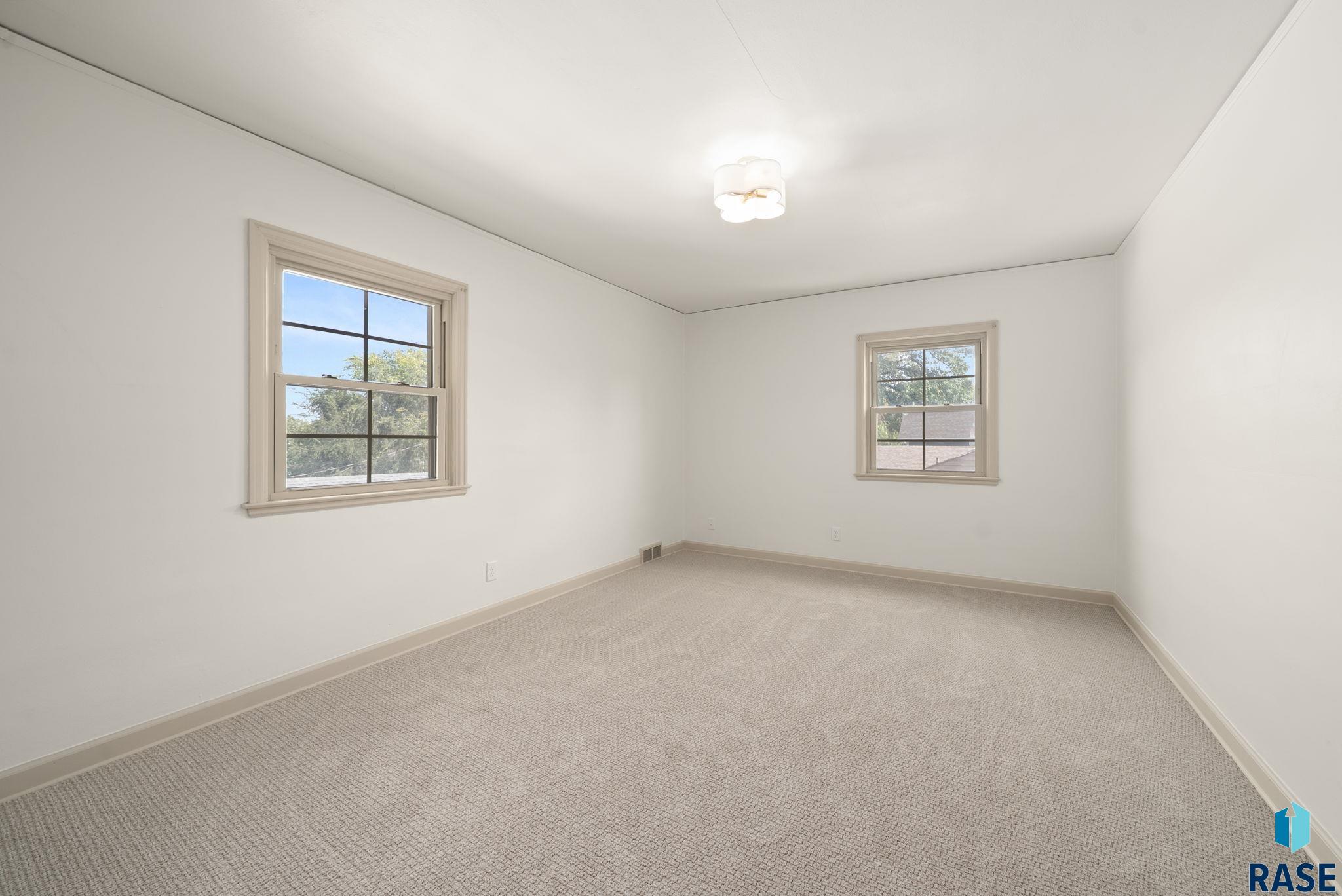 Sioux Falls, South Dakota 57104, United States, 3 Bedrooms Bedrooms, ,2 BathroomsBathrooms,Residential,Active,256505