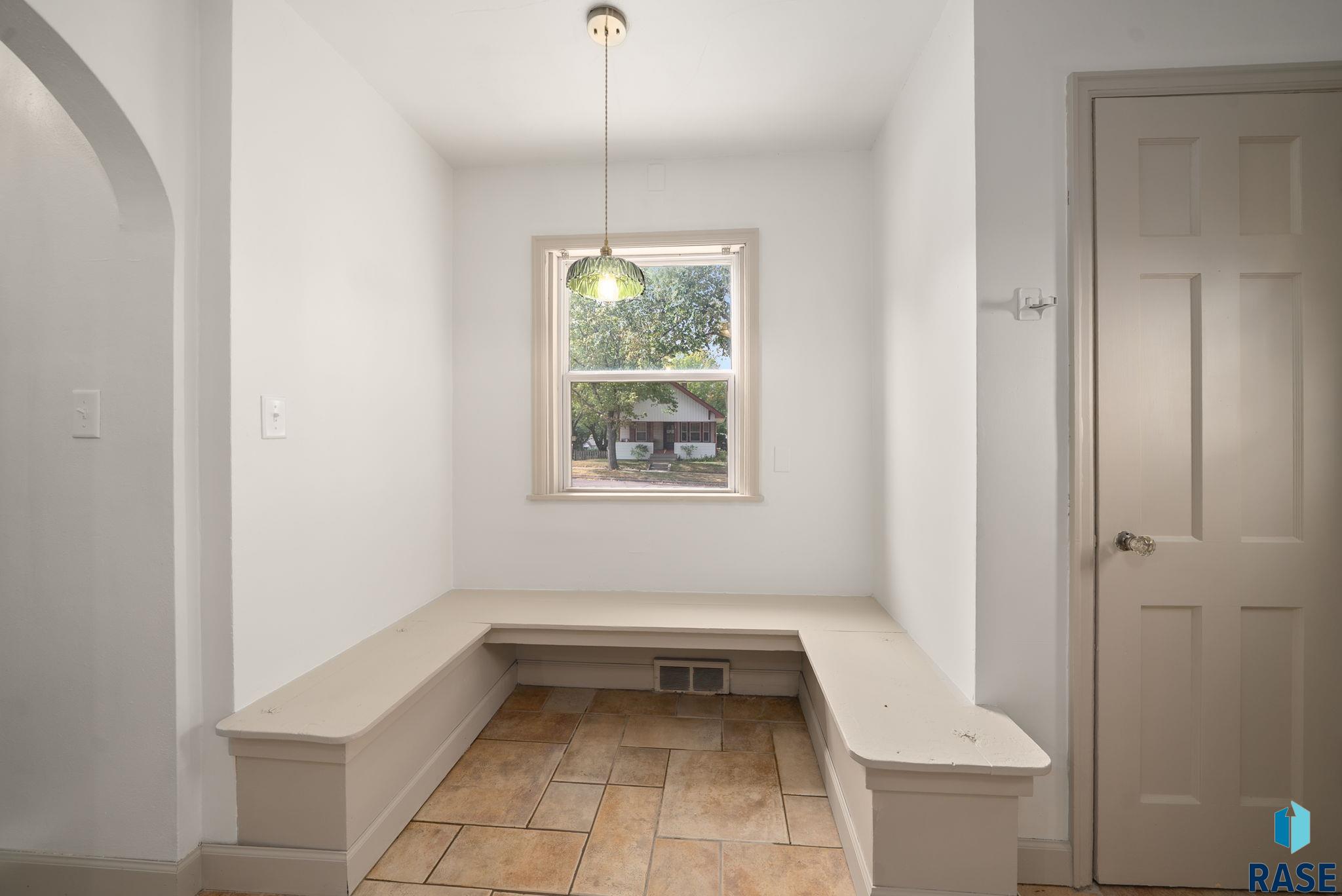 Sioux Falls, South Dakota 57104, United States, 3 Bedrooms Bedrooms, ,2 BathroomsBathrooms,Residential,Active,256505