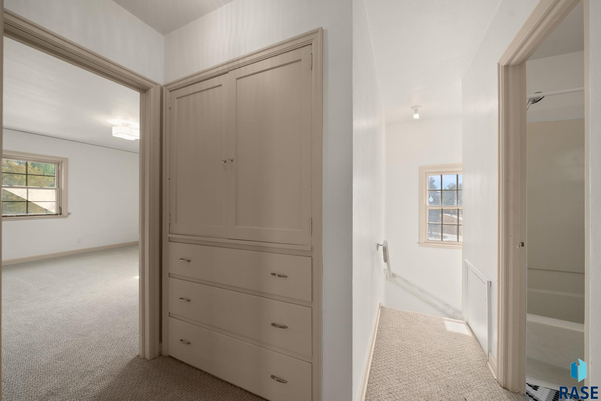 Sioux Falls, South Dakota 57104, United States, 3 Bedrooms Bedrooms, ,2 BathroomsBathrooms,Residential,Active,256505