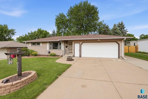 Homes For Sale - 921 S Conklin Avenue<br/> Minnehaha County, Sioux Falls, SD 57103