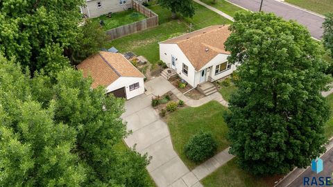 Homes For Sale - 808 2nd Street<br/> Minnehaha County, Garretson, SD 57030