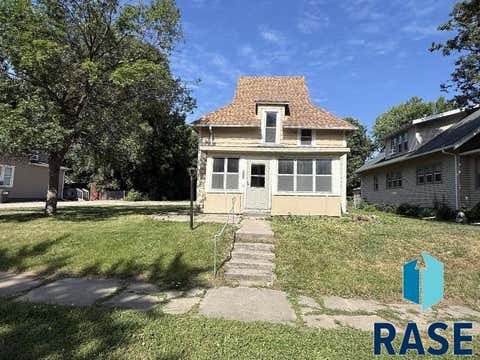 Photo of 611 N Walts Ave, Sioux Falls, SD 57104 (MLS # 22604610)