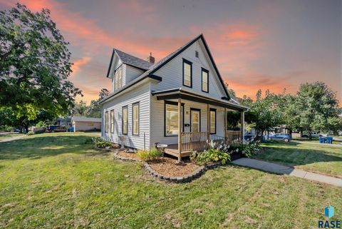 Photo of 1515 S Duluth Ave Avenue, Sioux Falls, SD 57105 (MLS # 22508030)
