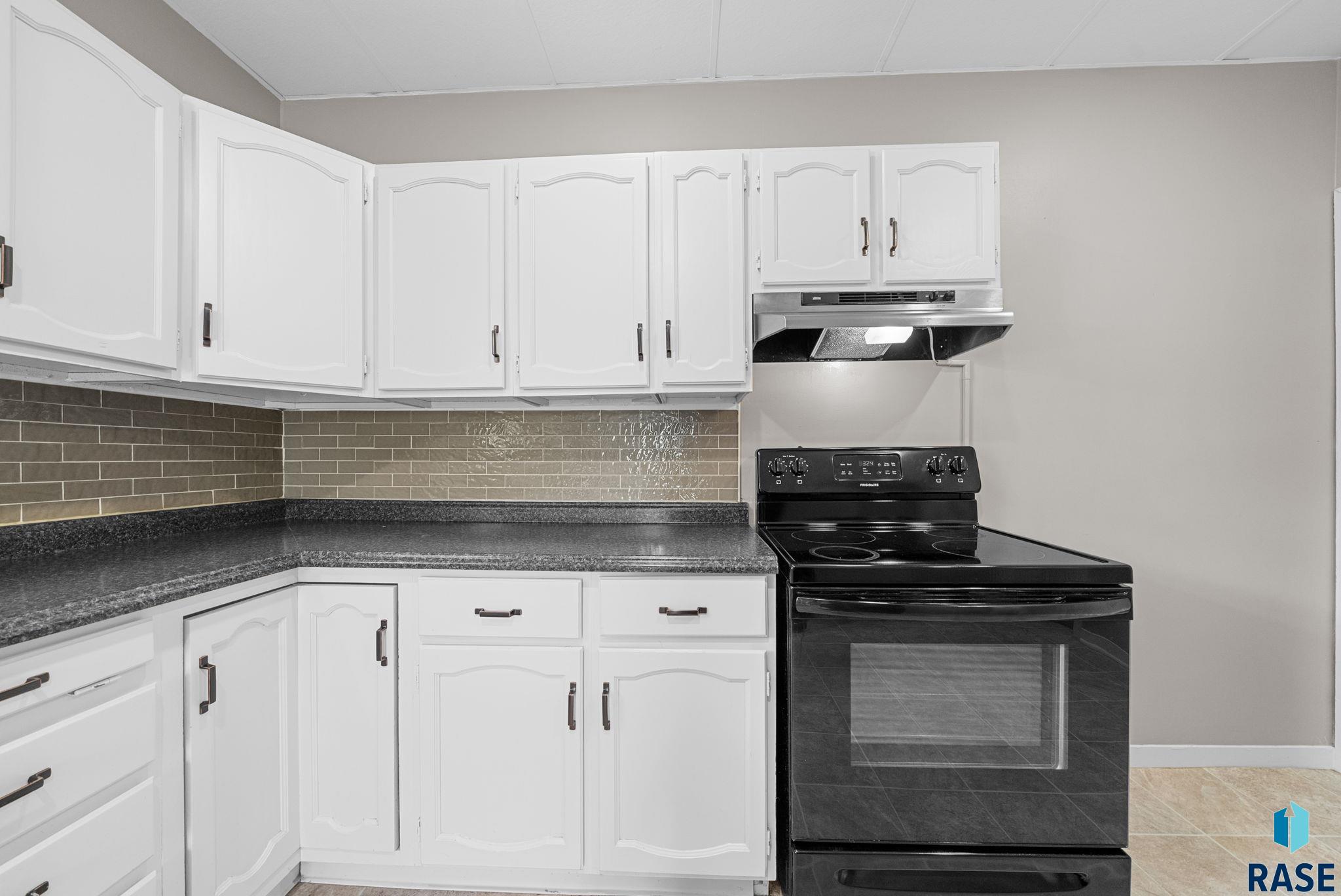 Sioux Falls, South Dakota 57105, United States, 3 Bedrooms Bedrooms, ,2 BathroomsBathrooms,Residential,Active,231241