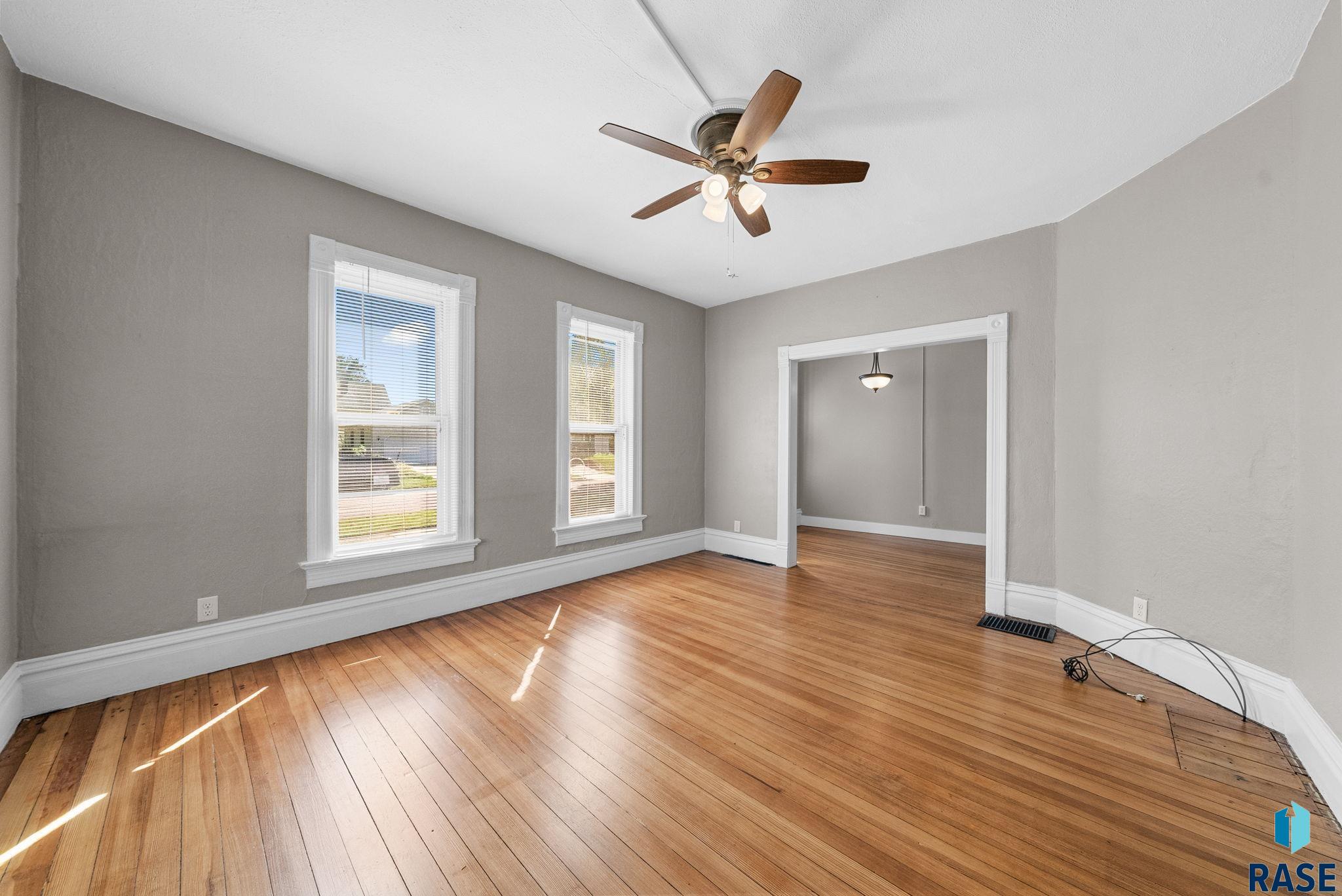 Sioux Falls, South Dakota 57105, United States, 3 Bedrooms Bedrooms, ,2 BathroomsBathrooms,Residential,Active,231241