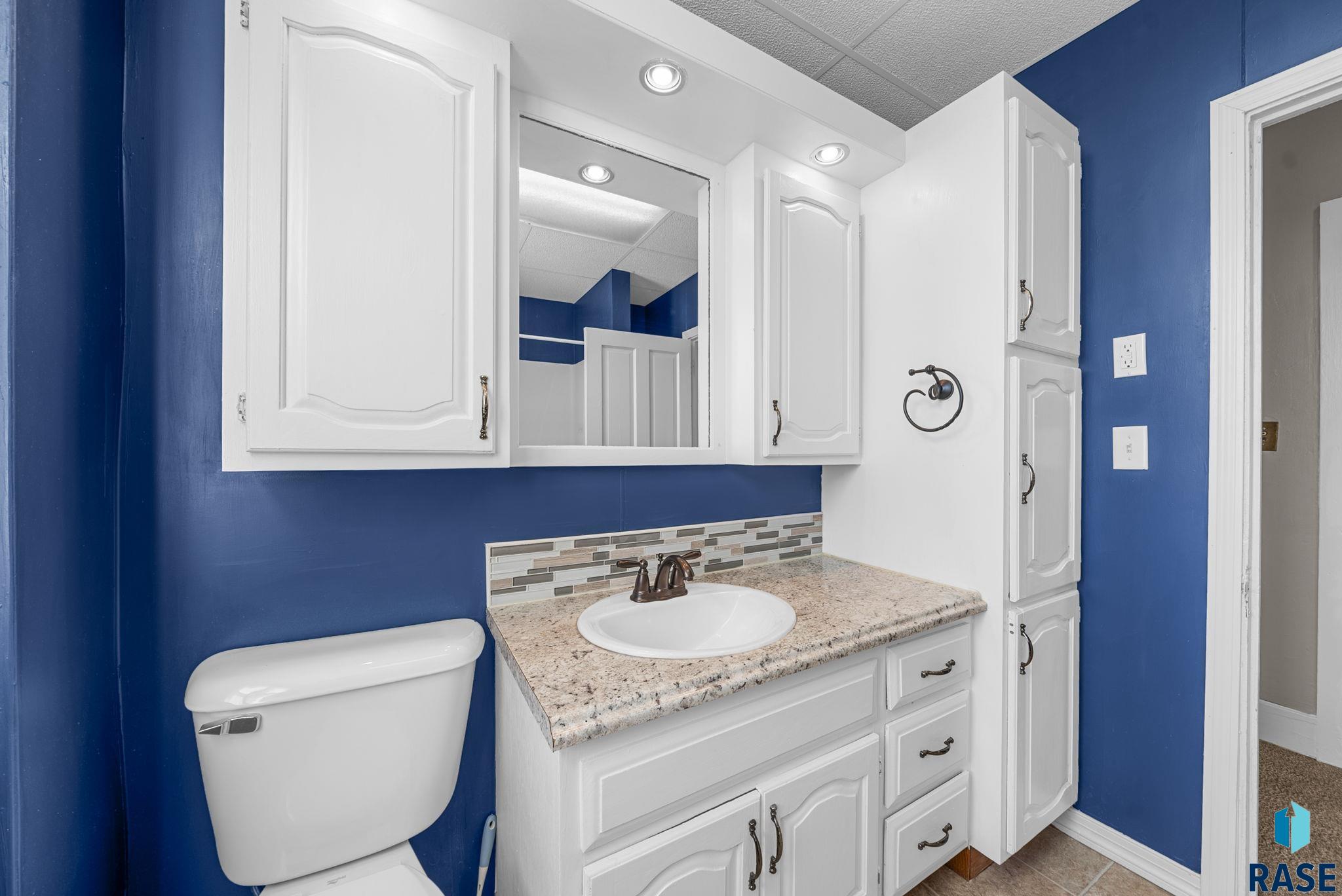 Sioux Falls, South Dakota 57105, United States, 3 Bedrooms Bedrooms, ,2 BathroomsBathrooms,Residential,Active,231241