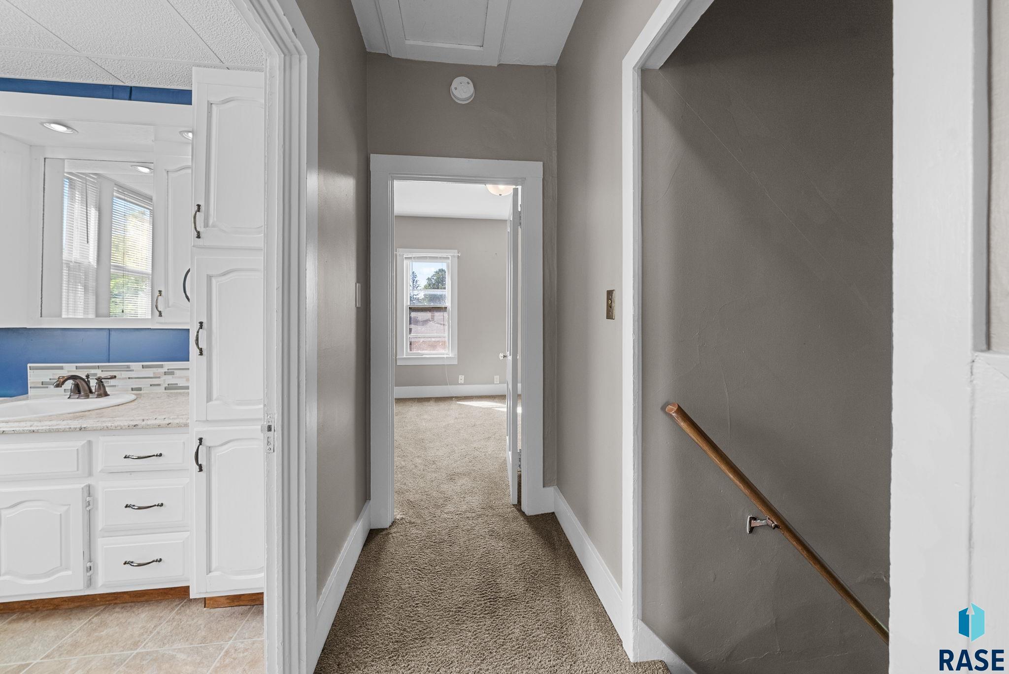 Sioux Falls, South Dakota 57105, United States, 3 Bedrooms Bedrooms, ,2 BathroomsBathrooms,Residential,Active,231241