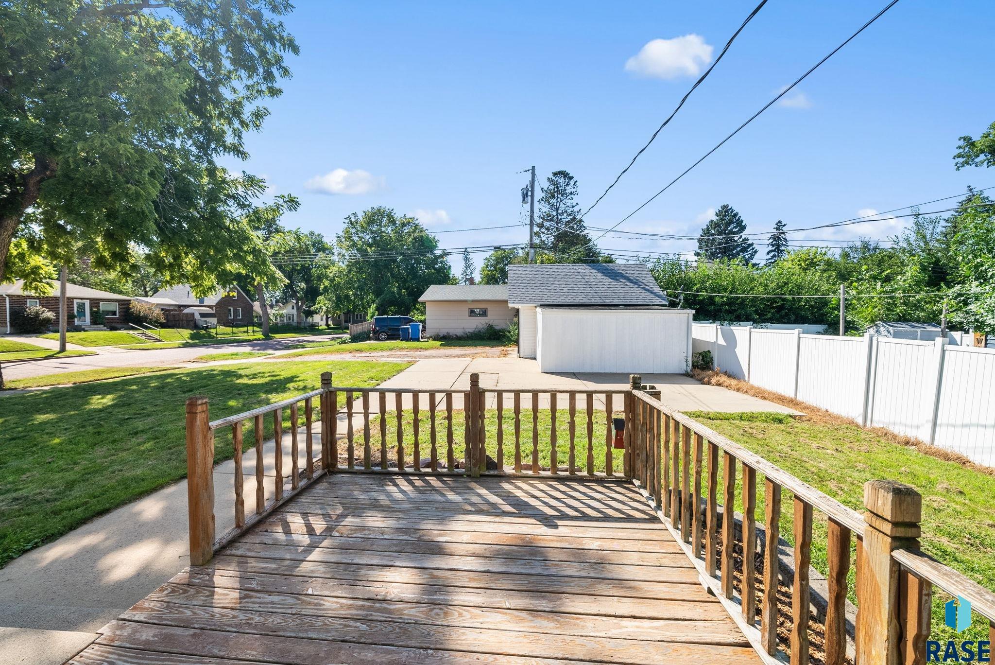 Sioux Falls, South Dakota 57105, United States, 3 Bedrooms Bedrooms, ,2 BathroomsBathrooms,Residential,Active,231241