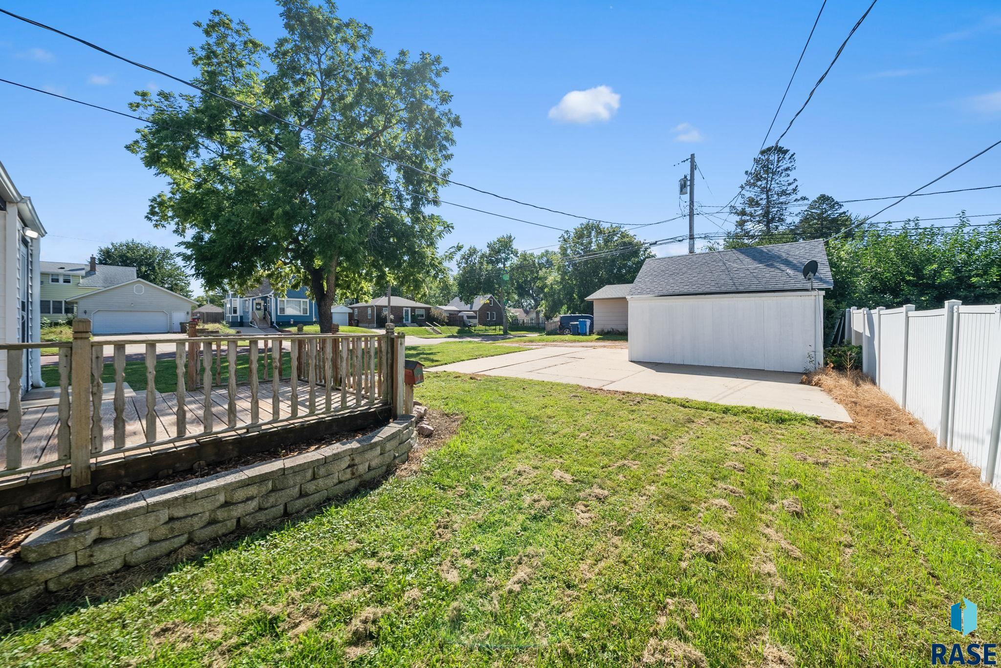 Sioux Falls, South Dakota 57105, United States, 3 Bedrooms Bedrooms, ,2 BathroomsBathrooms,Residential,Active,231241