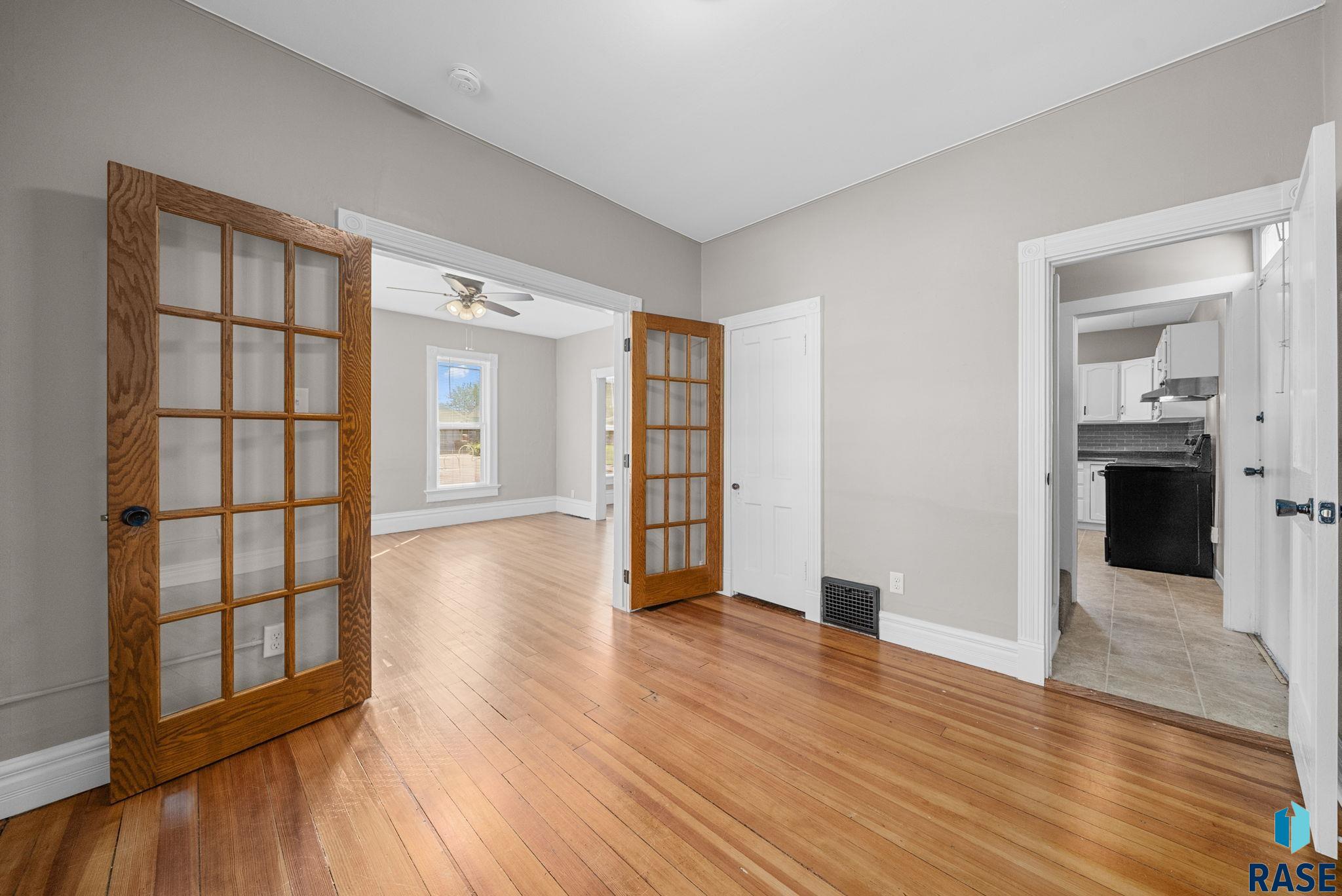 Sioux Falls, South Dakota 57105, United States, 3 Bedrooms Bedrooms, ,2 BathroomsBathrooms,Residential,Active,231241