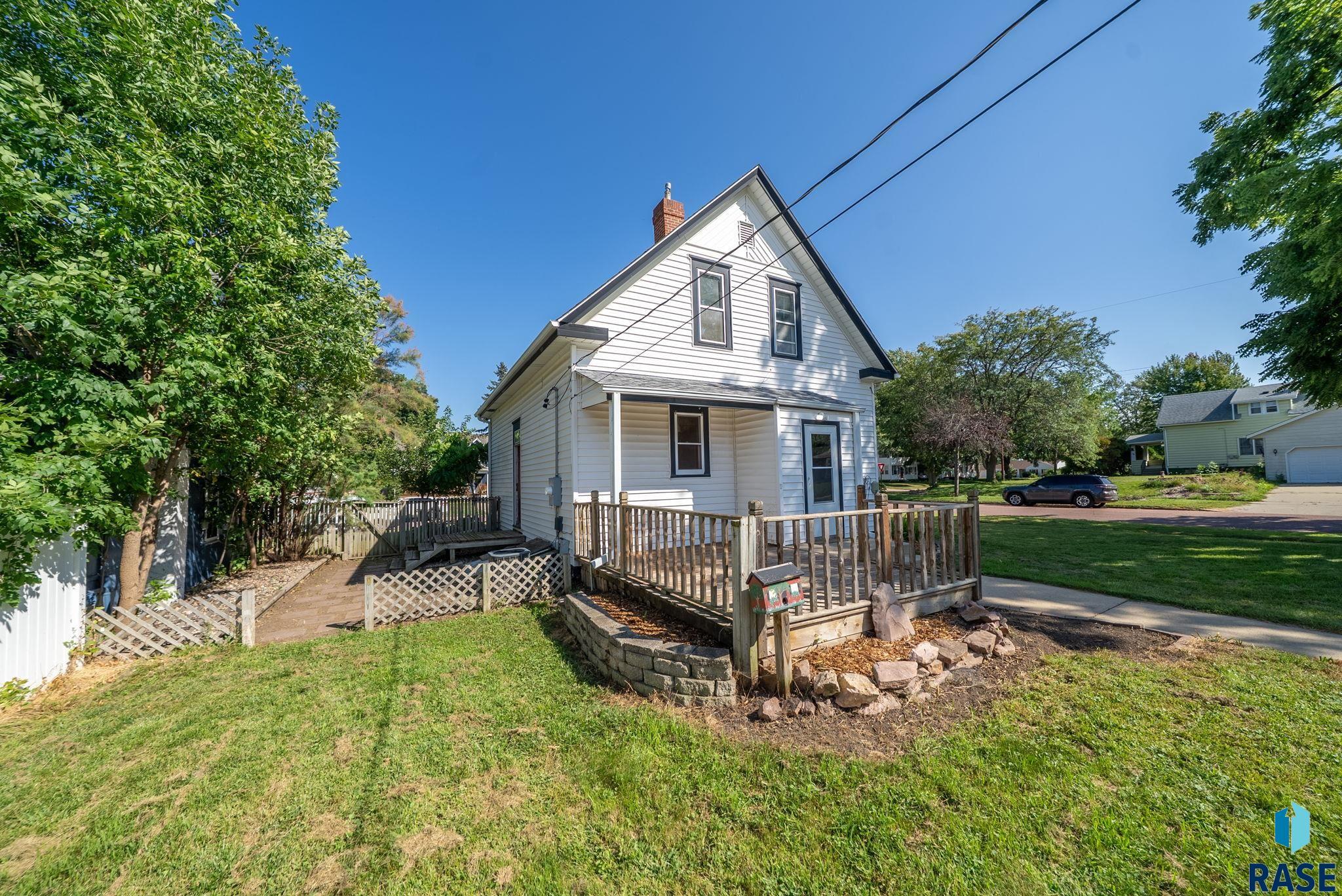 Sioux Falls, South Dakota 57105, United States, 3 Bedrooms Bedrooms, ,2 BathroomsBathrooms,Residential,Active,231241