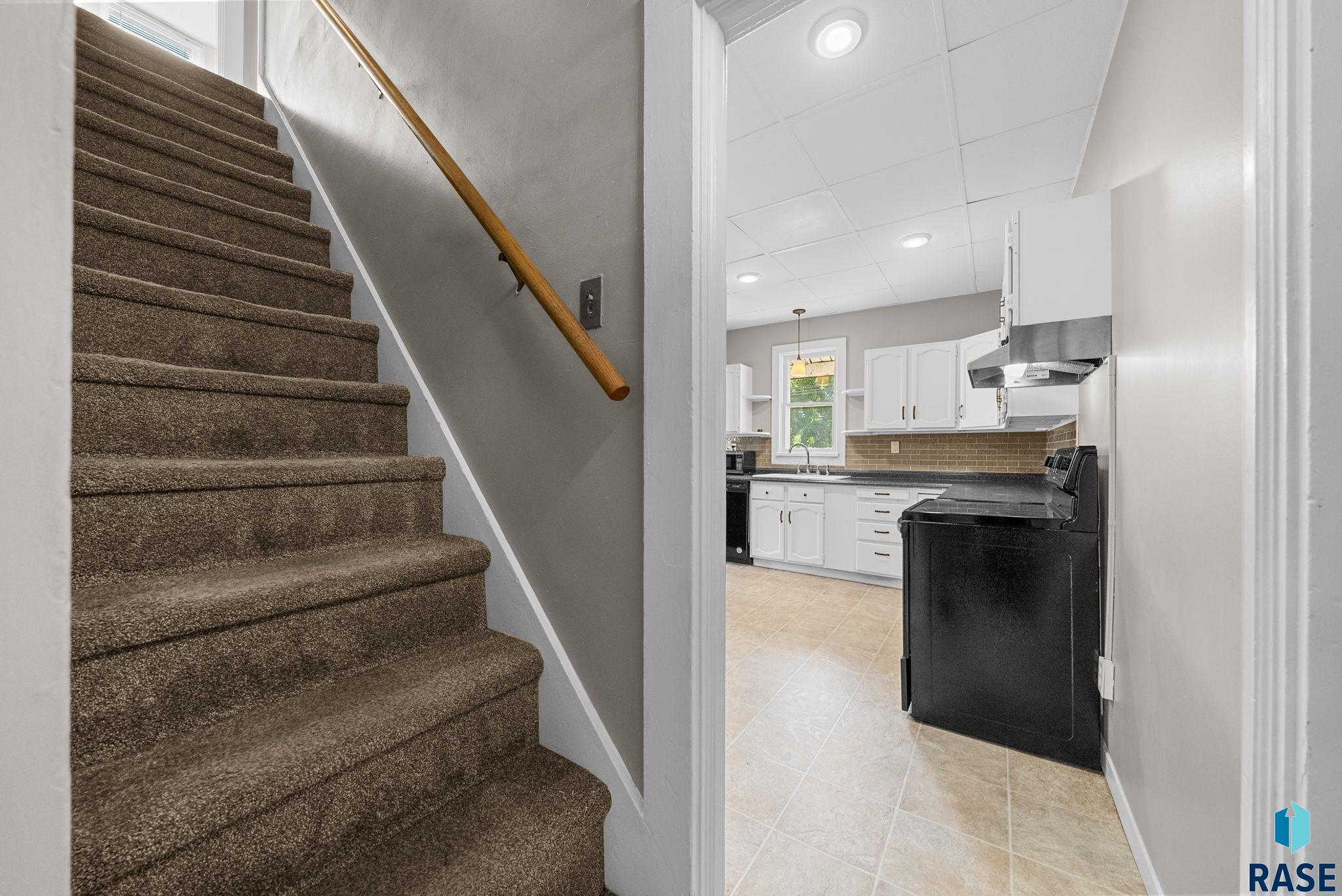 Sioux Falls, South Dakota 57105, United States, 3 Bedrooms Bedrooms, ,2 BathroomsBathrooms,Residential,Active,231241