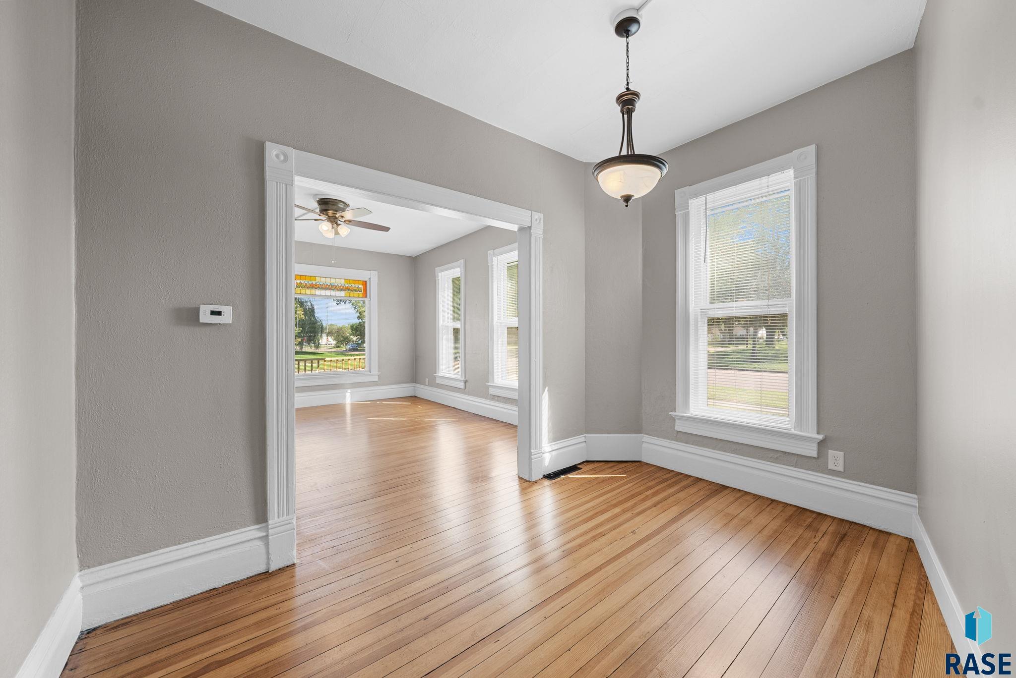 Sioux Falls, South Dakota 57105, United States, 3 Bedrooms Bedrooms, ,2 BathroomsBathrooms,Residential,Active,231241