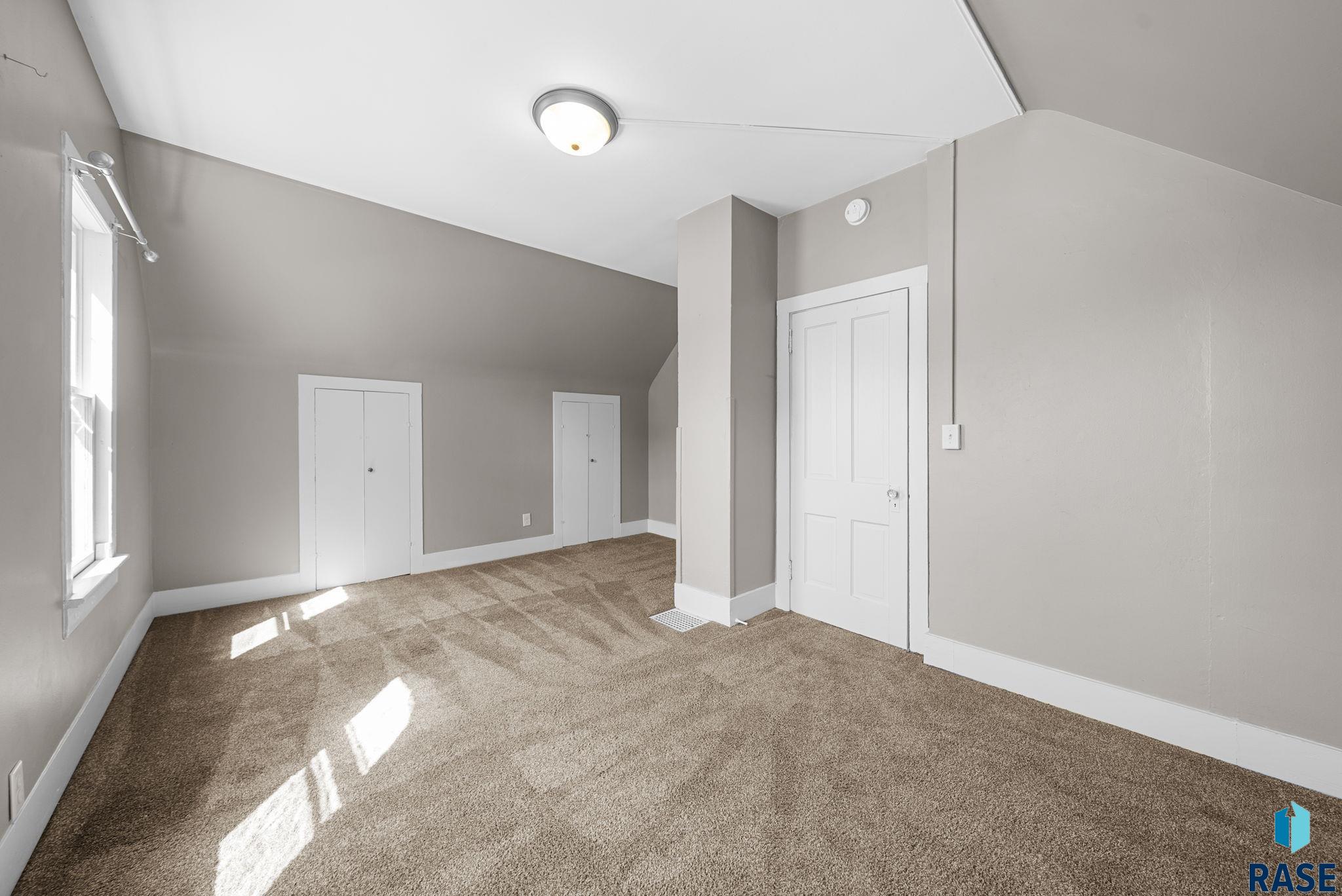 Sioux Falls, South Dakota 57105, United States, 3 Bedrooms Bedrooms, ,2 BathroomsBathrooms,Residential,Active,231241