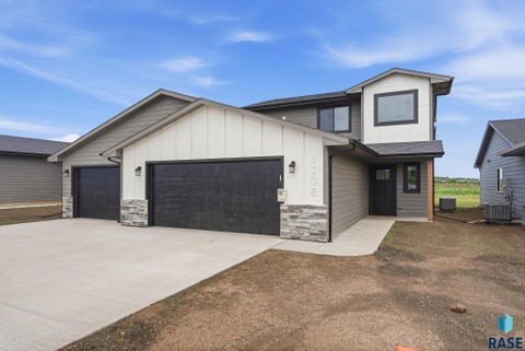 Homes For Sale - 1208 W Rivulet Street<br/> Minnehaha County, Brandon, SD 57005