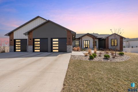 Photo of 7317 E Gray Eagle Cir, Sioux Falls, SD 57110 (MLS # 22602281)