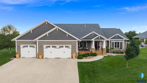Homes For Sale - 605 N Blue Bell Lane<br/> Sioux Falls, SD 57107