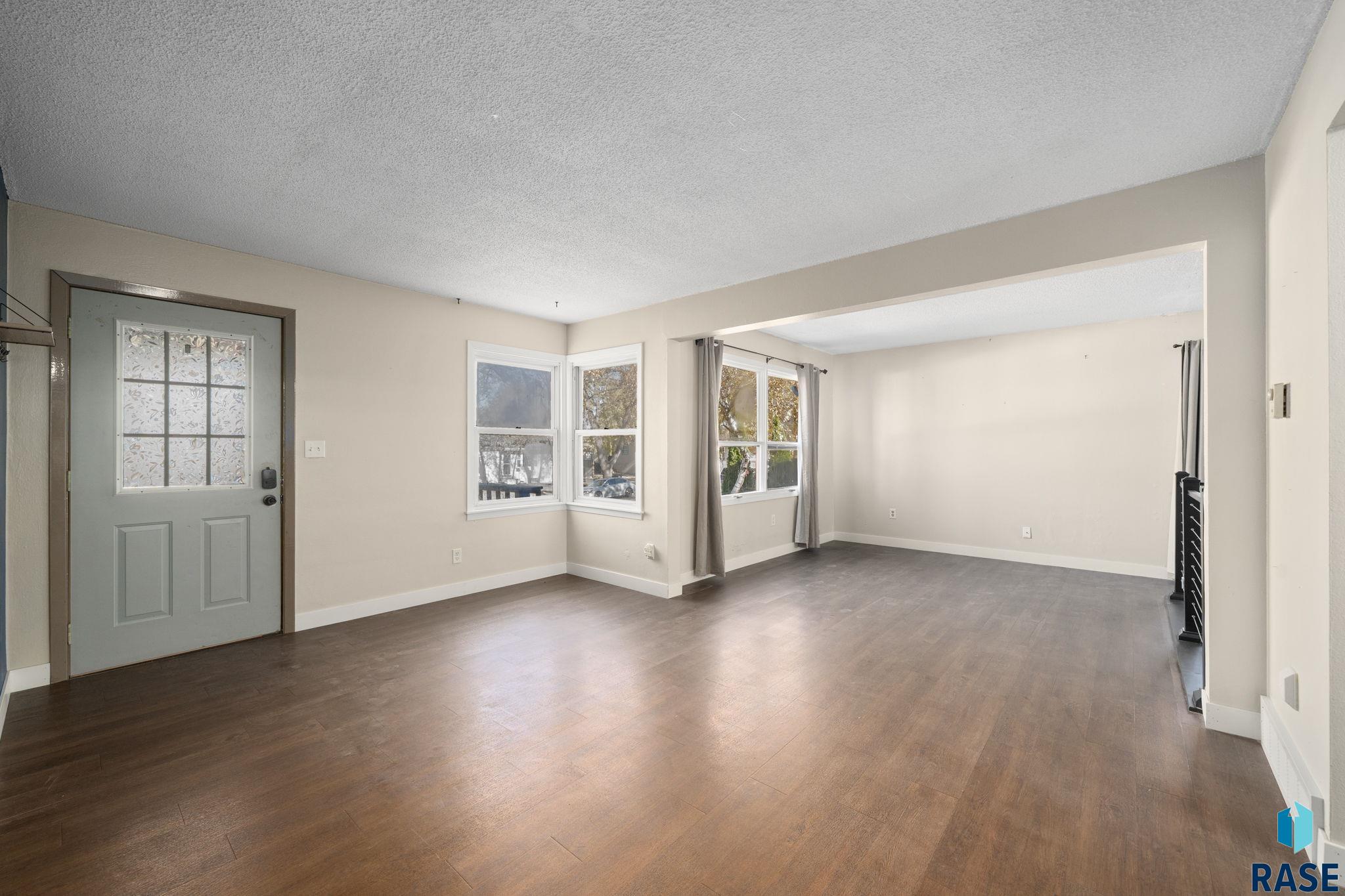 Sioux Falls, South Dakota 57104, United States, 3 Bedrooms Bedrooms, ,2 BathroomsBathrooms,Residential,Active,240643