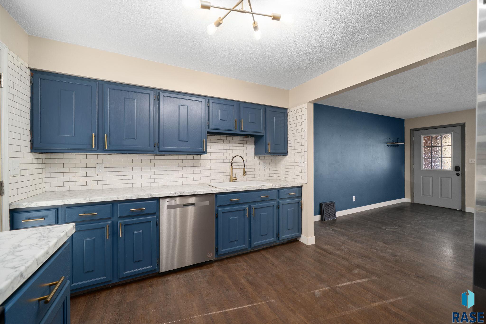 Sioux Falls, South Dakota 57104, United States, 3 Bedrooms Bedrooms, ,2 BathroomsBathrooms,Residential,Active,240643